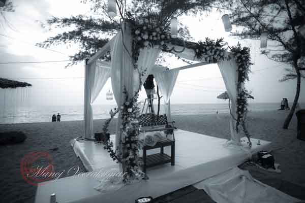 classy beach wedding stage decor 